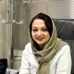 تصویر دکتر مریم پاکرو